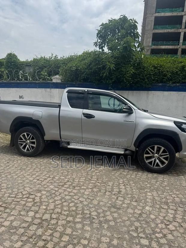 Toyota Hilux 2017 Silver
