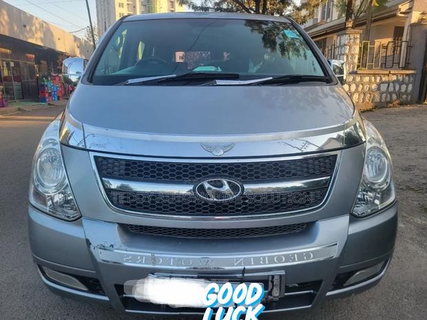 Hyundai H200 2016 Silver