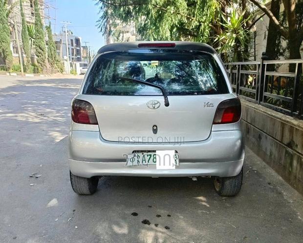 Toyota Vitz 2001 Silver