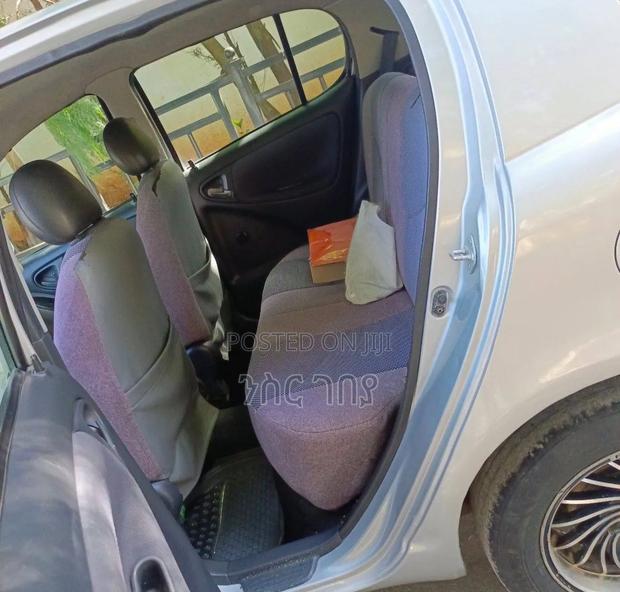 Toyota Vitz 2001 Silver