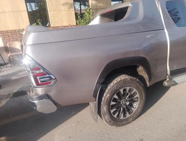 Toyota Hilux 2019 Gray