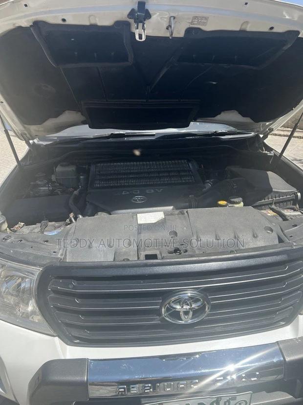 Toyota Land Cruiser 2010 Silver