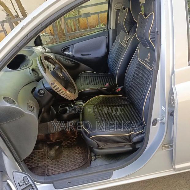 Toyota Vitz 2001 Silver