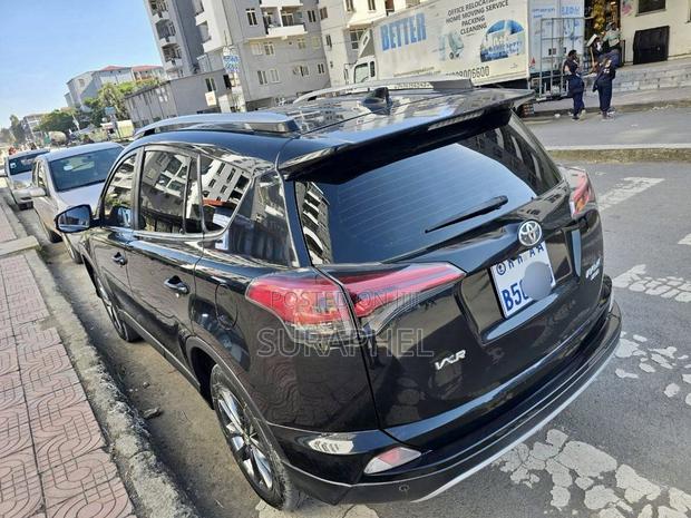 Toyota RAV4 LE AWD (2.5L 4cyl 6A) 2017 Brown