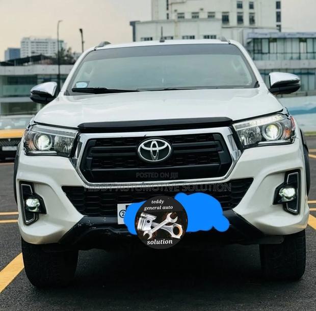 Toyota Hilux 2019 White