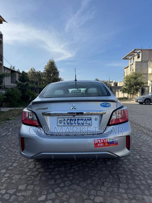 Mitsubishi Attrage 2023 Silver