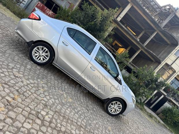 Mitsubishi Attrage 2023 Silver