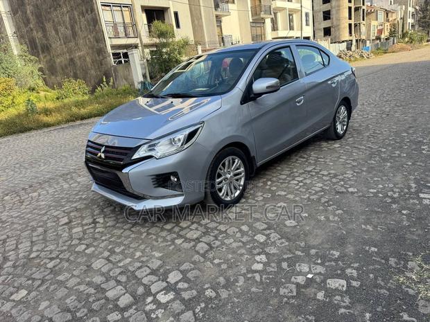 Mitsubishi Attrage 2023 Silver