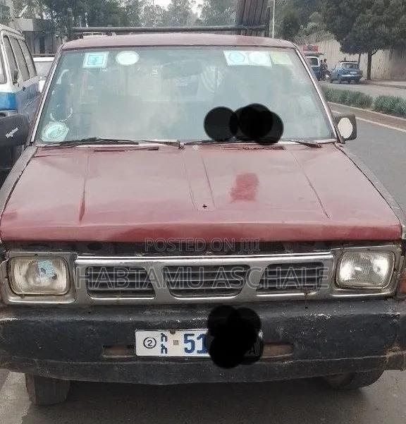 Nissan Navara 1987 Red