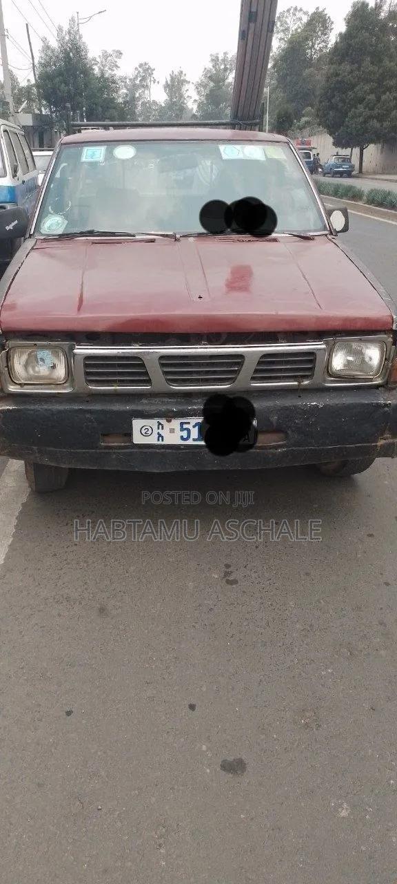 Nissan Navara 1987 Red