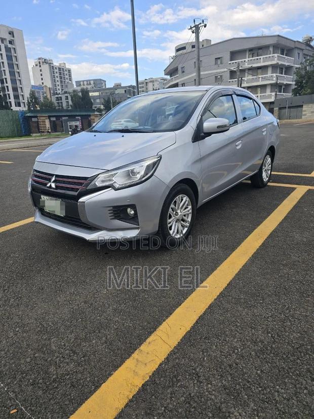 Mitsubishi Attrage 2022 Silver