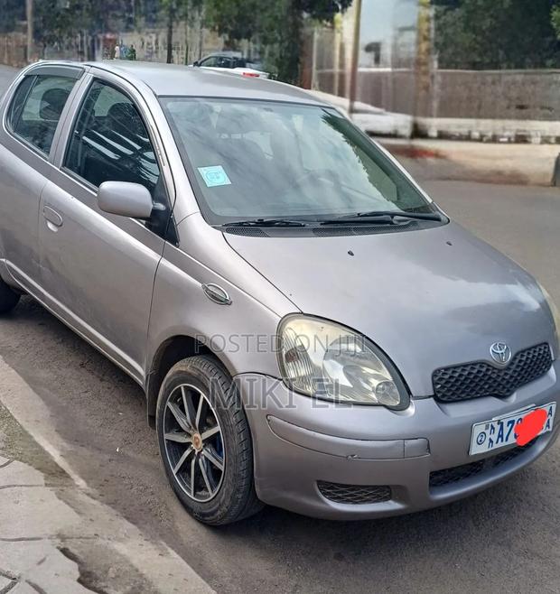 Toyota Vitz 1.3 AWD 5dr 2004 Gray