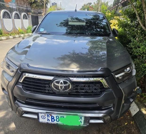 Toyota Hilux 2021 Gold