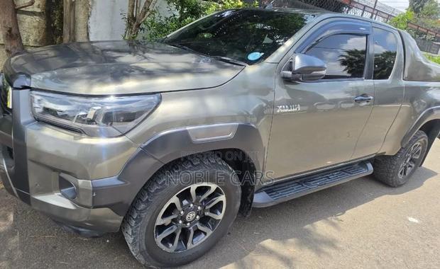Toyota Hilux 2021 Gold