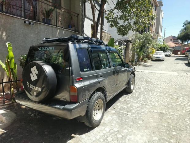 Suzuki Vitara 1995 Gray