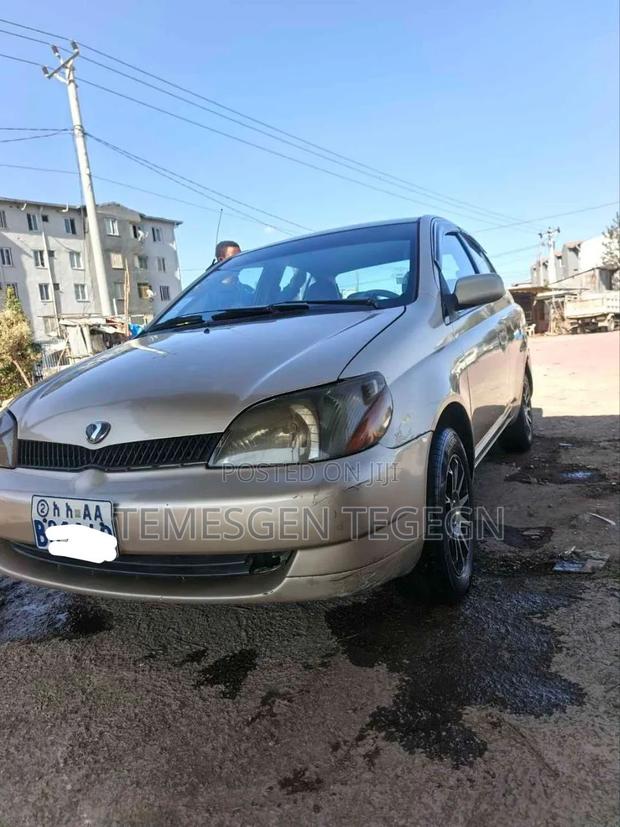 Toyota Platz 2001
