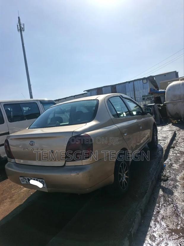 Toyota Platz 2001
