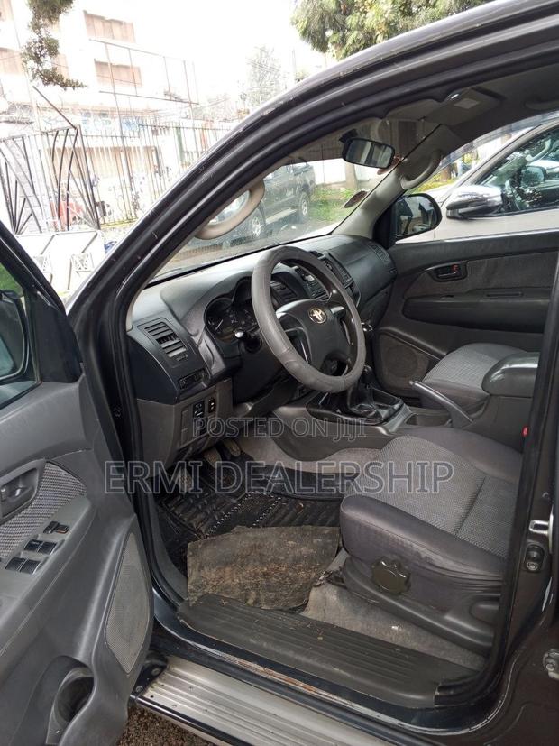 Toyota Hilux 2012 Black
