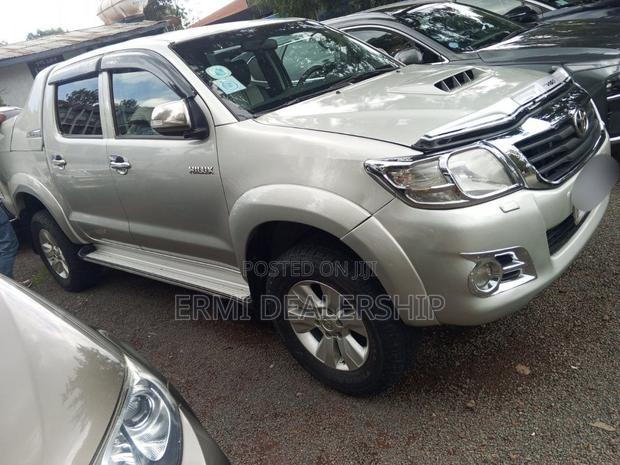 Toyota Hilux 2012 Silver