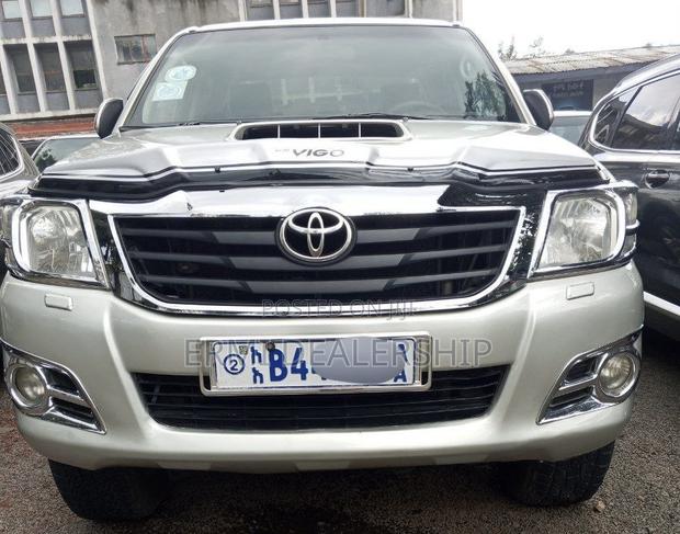 Toyota Hilux 2012 Silver