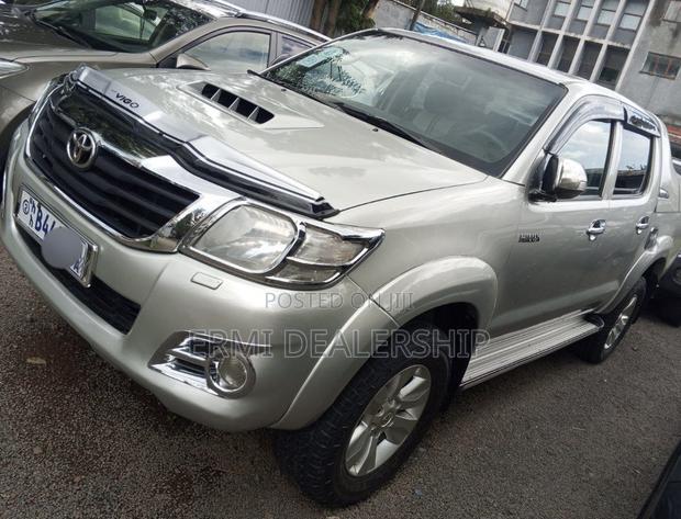 Toyota Hilux 2012 Silver