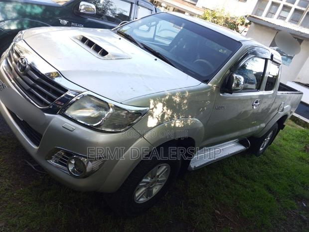 Toyota Hilux 2012 Silver