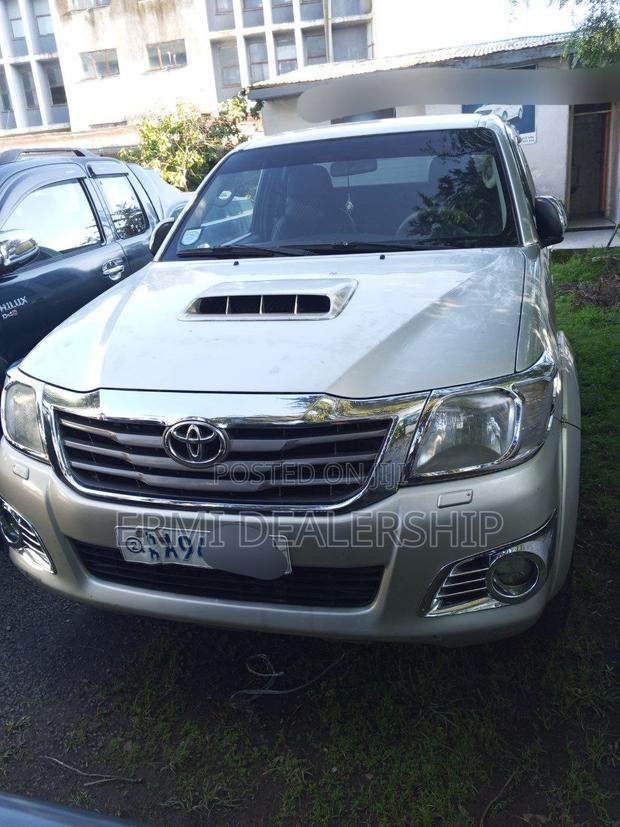 Toyota Hilux 2012 Silver