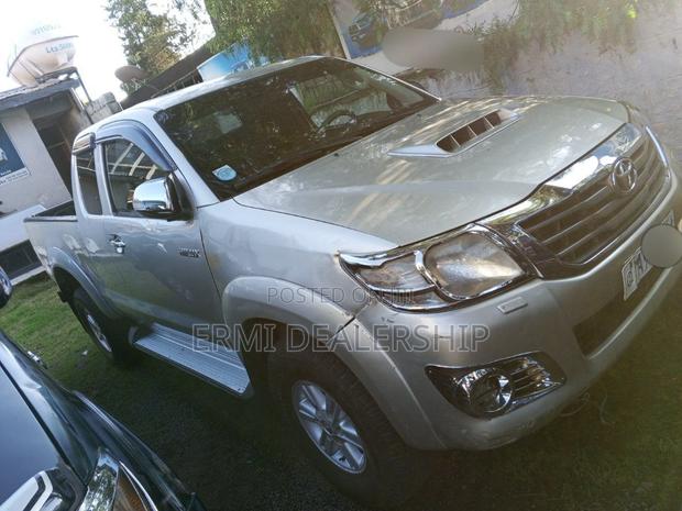 Toyota Hilux 2012 Silver