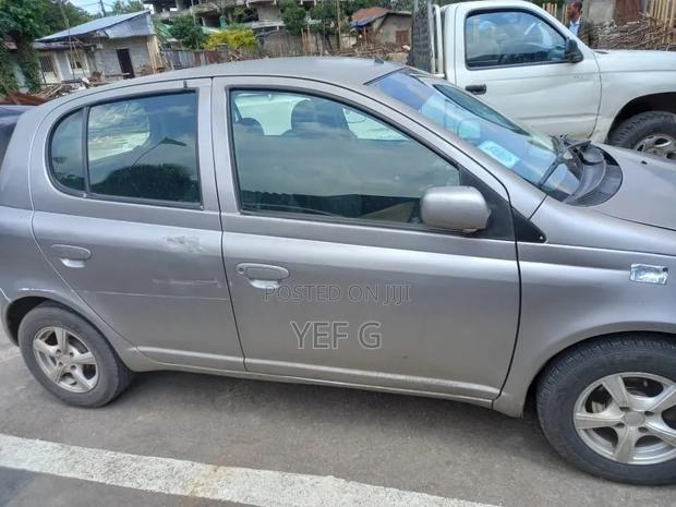 Toyota Vitz 2001 Silver