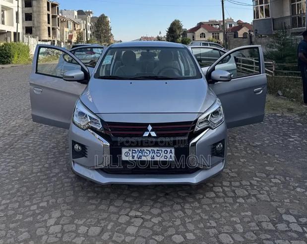 Mitsubishi Attrage 2022 Silver