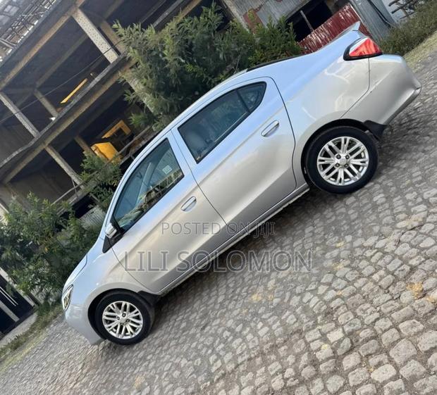 Mitsubishi Attrage 2022 Silver