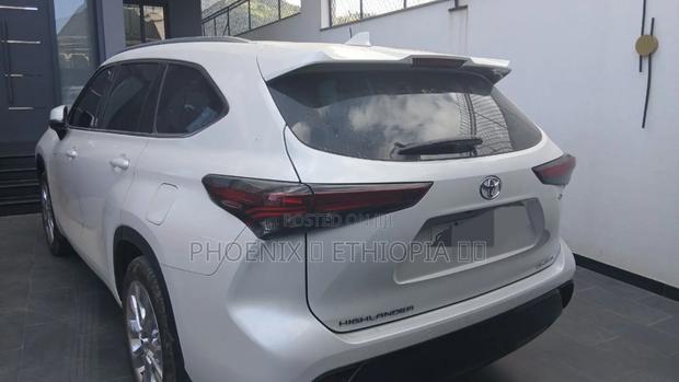 Toyota Grand Highlander Hybrid 2025 White