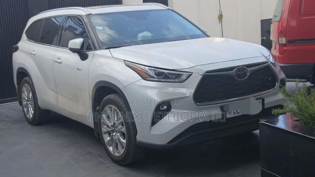 Toyota Grand Highlander Hybrid 2025 White