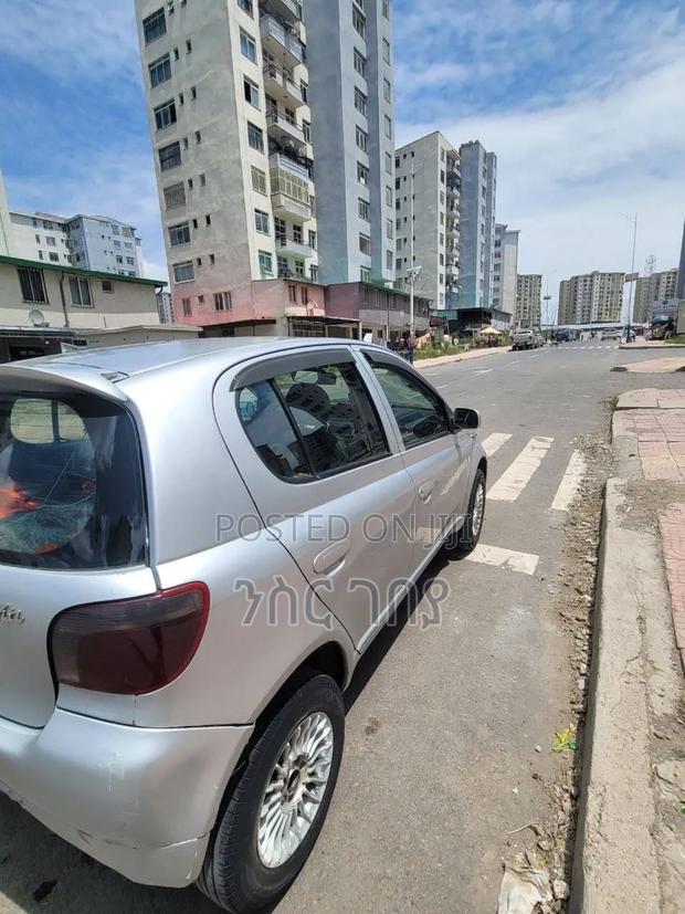 Toyota Vitz 2001 Silver