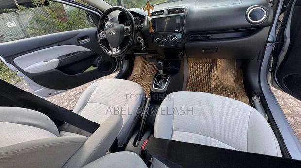 Mitsubishi Attrage 2022 Silver