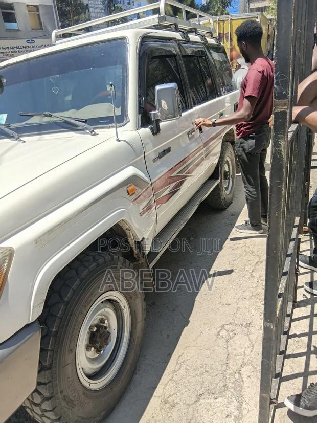Toyota Land Cruiser 2012 White