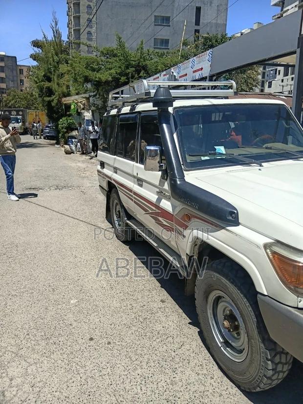 Toyota Land Cruiser 2012 White