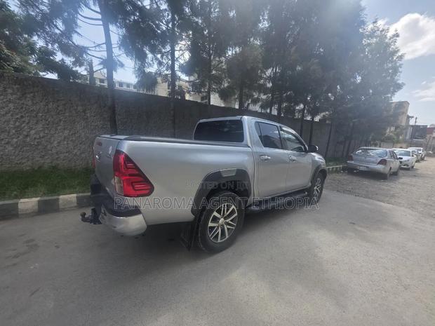 Toyota Hilux 2017 Silver