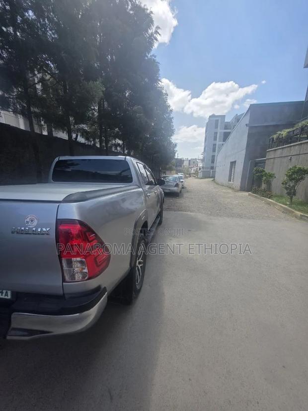 Toyota Hilux 2017 Silver