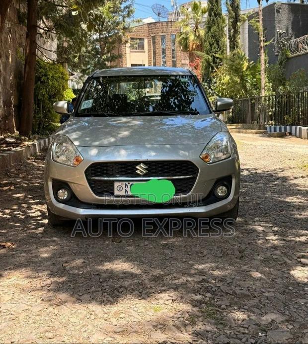 Suzuki Swift 2022 Silver