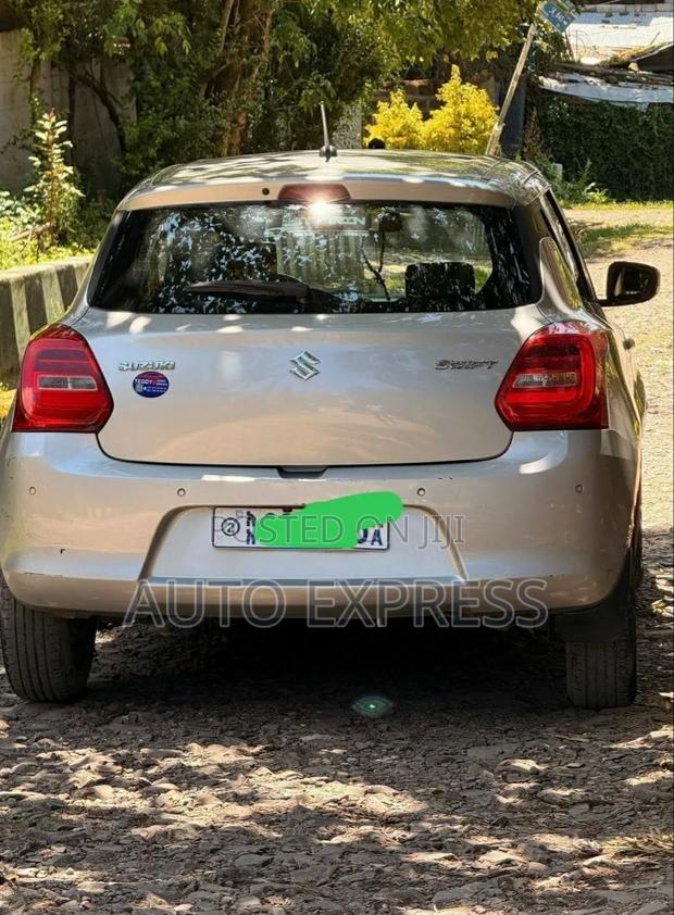 Suzuki Swift 2022 Silver