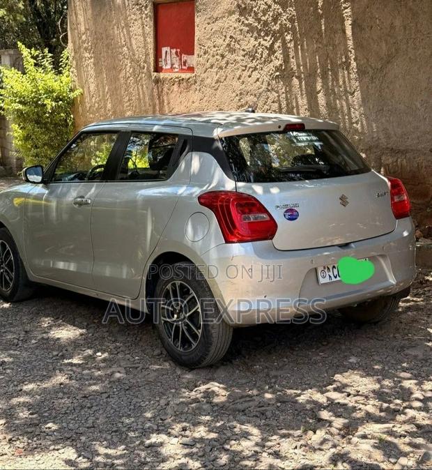 Suzuki Swift 2022 Silver