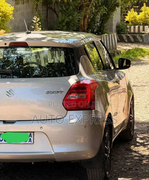 Suzuki Swift 2022 Silver