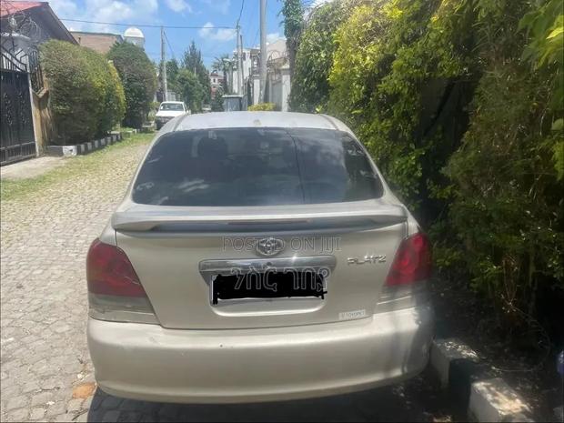 Toyota Platz 2005 Silver