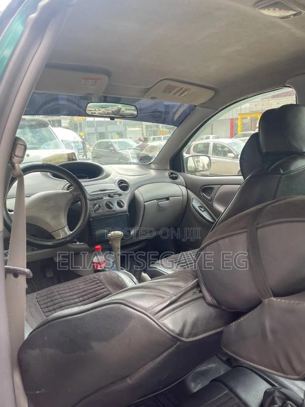 Toyota Platz 1.0 FWD 2002 Green
