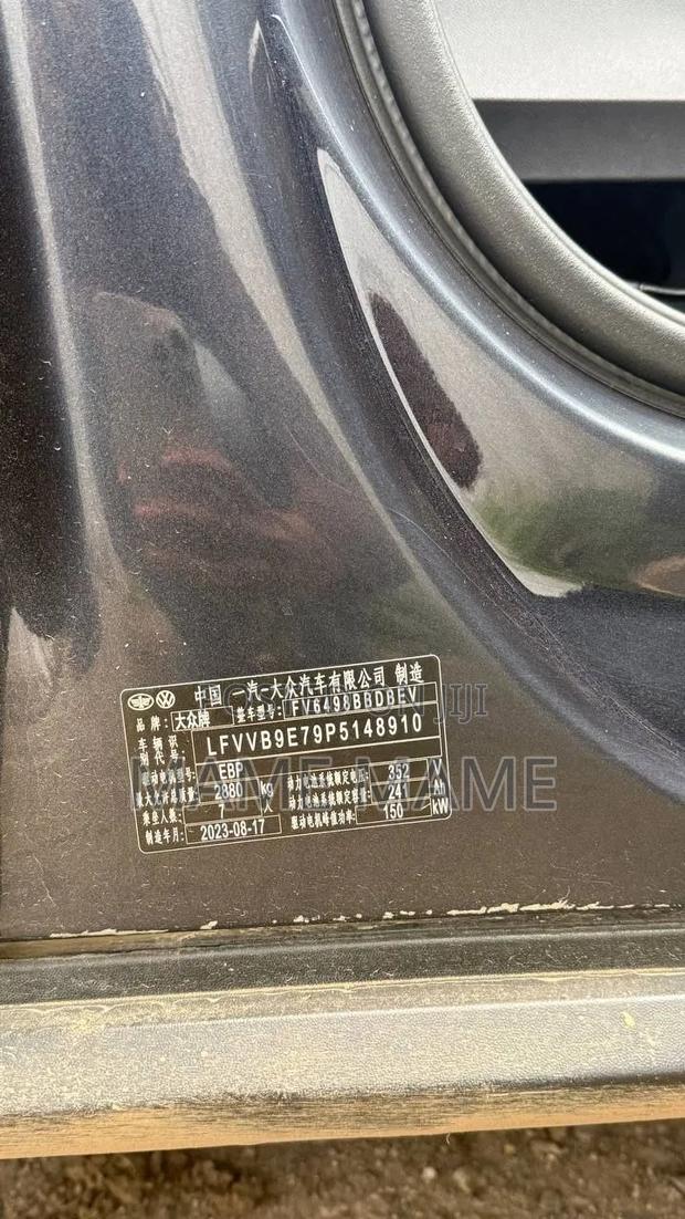 Volkswagen ID.6 2023 Gray