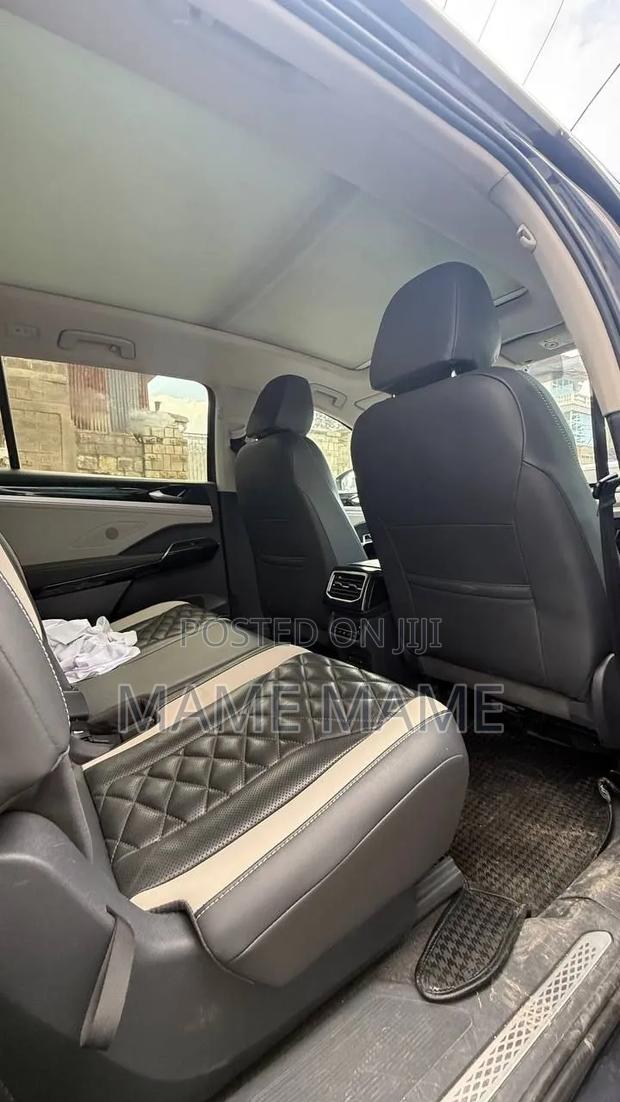 Volkswagen ID.6 2023 Gray