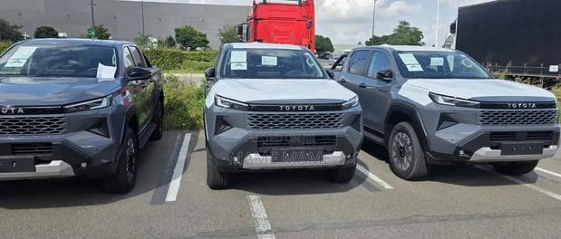 New Toyota Hilux 2026 Gray