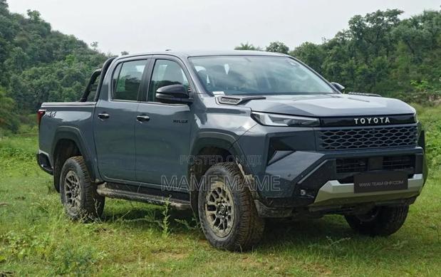 New Toyota Hilux 2026 Gray