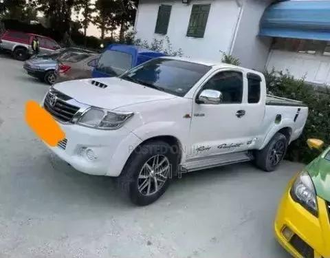 Toyota Hilux 2015 White